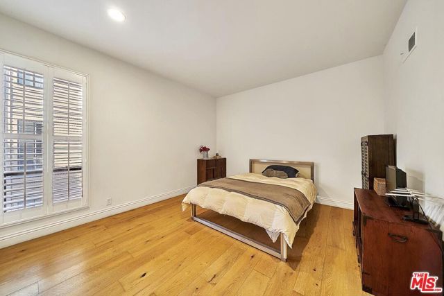 835 S Lucerne Boulevard 205, Los Angeles, CA 90005