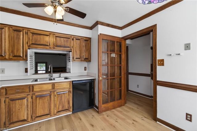 18 Colonies LNDG, Hampton, VA 23669