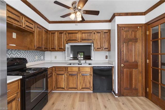 18 Colonies LNDG, Hampton, VA 23669