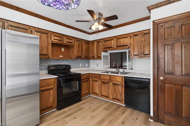 18 Colonies LNDG, Hampton, VA 23669