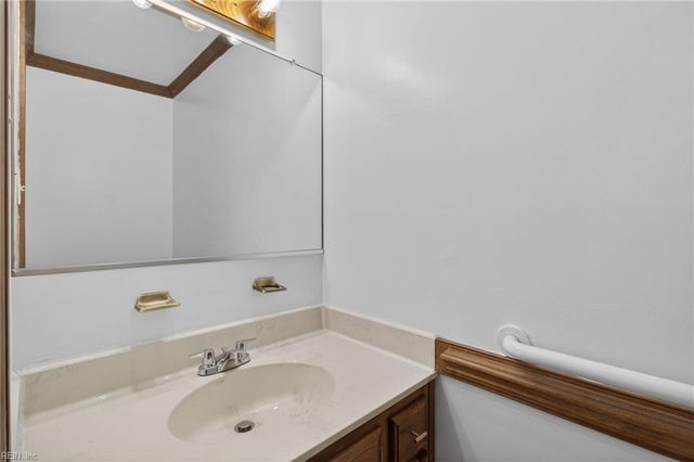 18 Colonies LNDG, Hampton, VA 23669