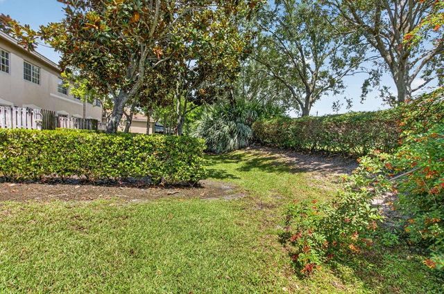 6689 Old Farm Trail, Boynton Beach, FL 33437