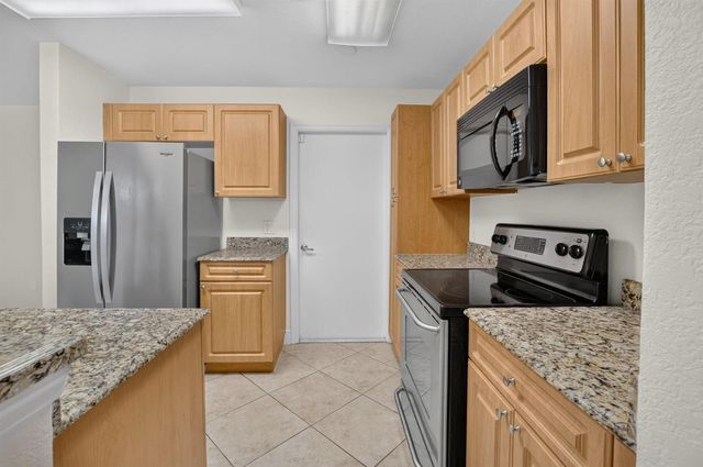 6689 Old Farm Trail, Boynton Beach, FL 33437