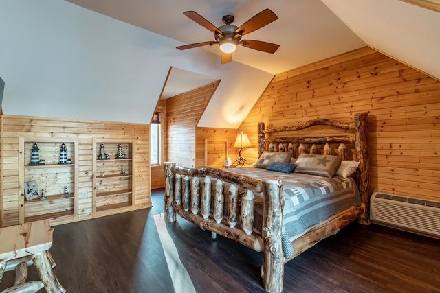 680 Lane 150H Hamilton Lk, Hamilton, IN 46742