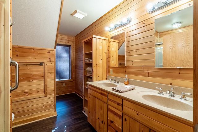 680 Lane 150H Hamilton Lk, Hamilton, IN 46742