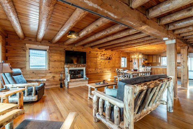 680 Lane 150H Hamilton Lk, Hamilton, IN 46742