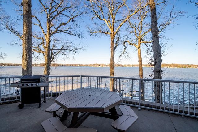 680 Lane 150H Hamilton Lk, Hamilton, IN 46742