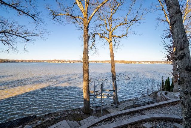 680 Lane 150H Hamilton Lk, Hamilton, IN 46742