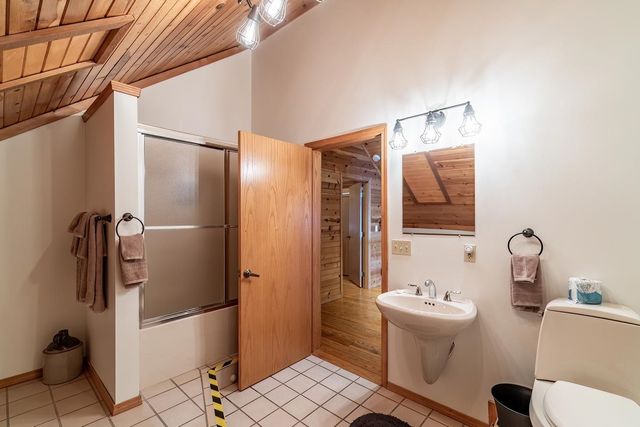 680 Lane 150H Hamilton Lk, Hamilton, IN 46742