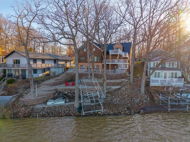 680 Lane 150H Hamilton Lk, Hamilton, IN 46742