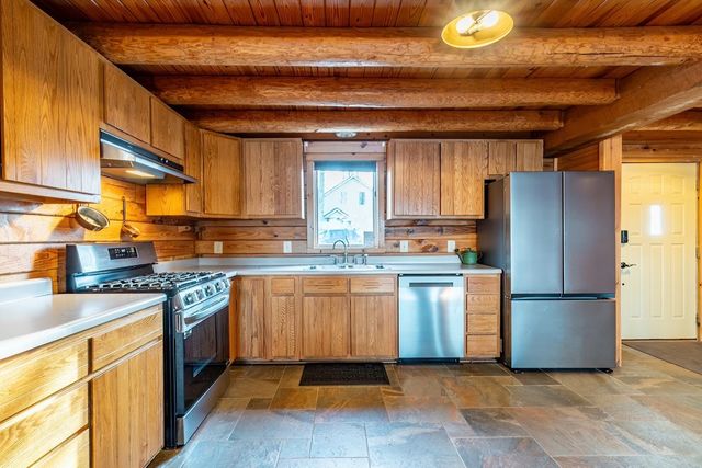 680 Lane 150H Hamilton Lk, Hamilton, IN 46742