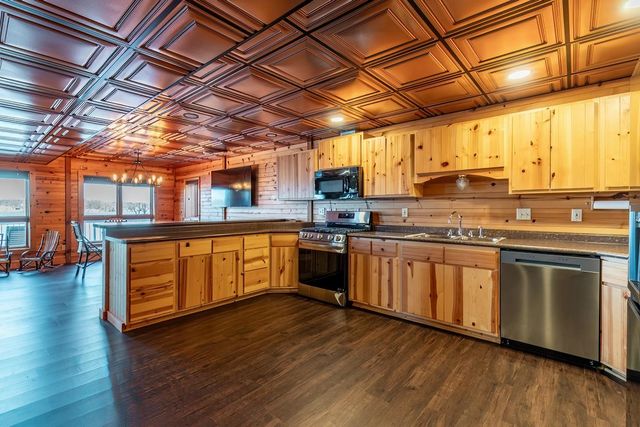 680 Lane 150H Hamilton Lk, Hamilton, IN 46742