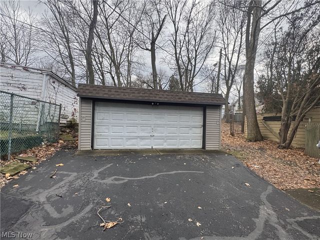 3242 Sycamore Road Left Side, Cleveland Heights, OH 44118