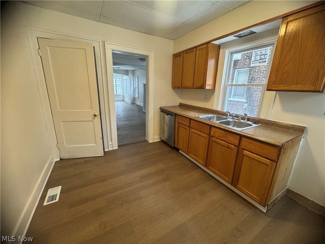 3242 Sycamore Road Left Side, Cleveland Heights, OH 44118