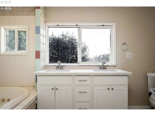 42912 E LARCH MOUNTAIN Rd, Corbett, OR 97019