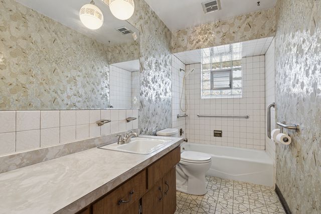 7737 Odell Avenue, Bridgeview, IL 60455