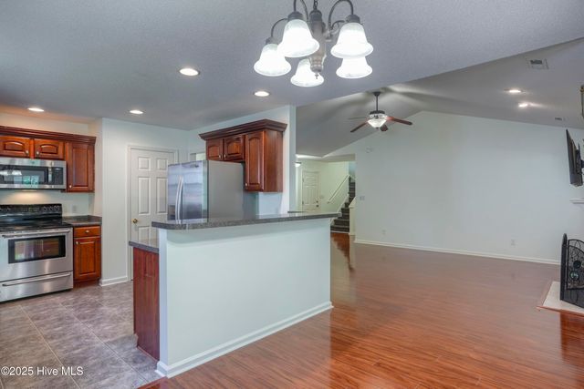 300 Sea Urchin Cove, Sneads Ferry, NC 28460