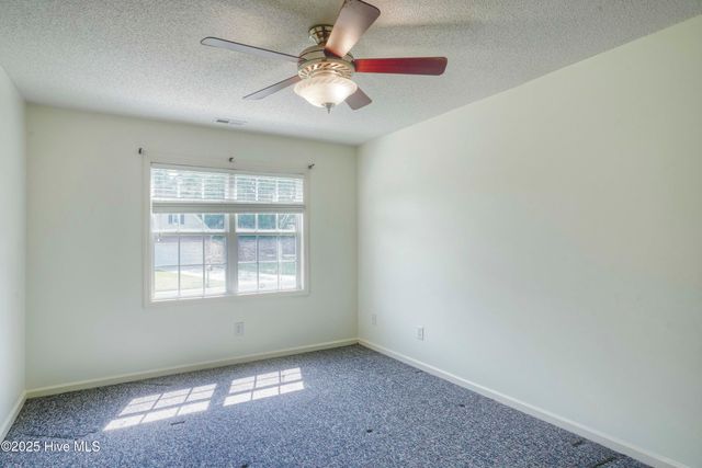 300 Sea Urchin Cove, Sneads Ferry, NC 28460