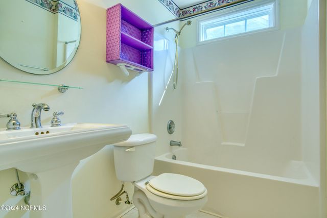 300 Sea Urchin Cove, Sneads Ferry, NC 28460