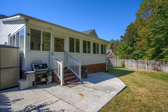 300 Sea Urchin Cove, Sneads Ferry, NC 28460