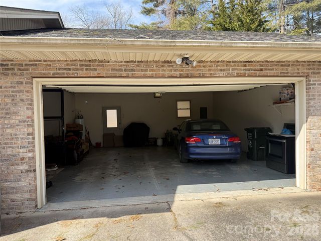 207 Daniel Drive, Hendersonville, NC 28739