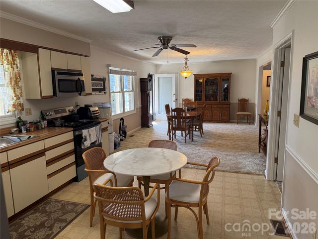 207 Daniel Drive, Hendersonville, NC 28739