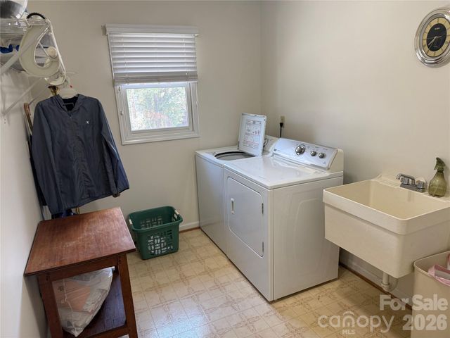 207 Daniel Drive, Hendersonville, NC 28739