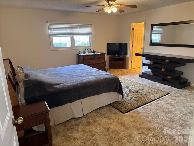 207 Daniel Drive, Hendersonville, NC 28739