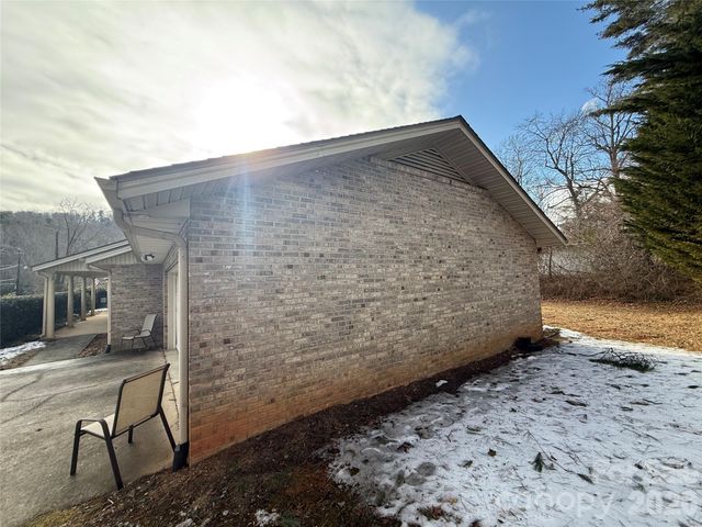 207 Daniel Drive, Hendersonville, NC 28739