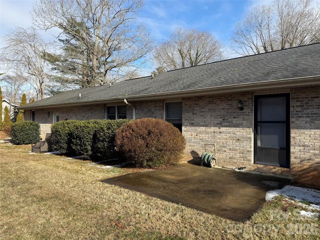 207 Daniel Drive, Hendersonville, NC 28739