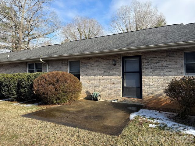 207 Daniel Drive, Hendersonville, NC 28739