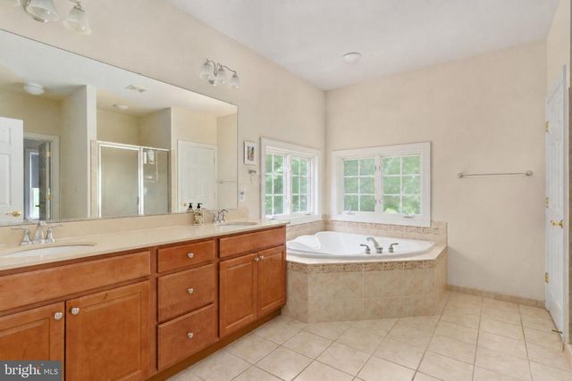 8622 LAROQUE RUN DR, Fredericksburg, VA 22407