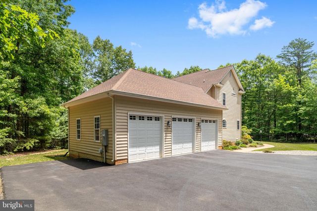 8622 LAROQUE RUN DR, Fredericksburg, VA 22407