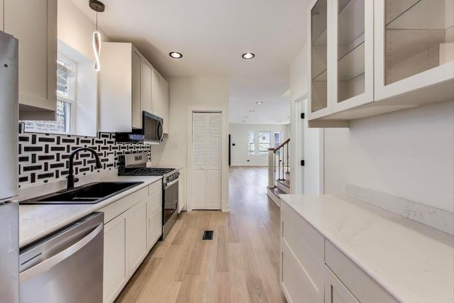 7716 S Rhodes Avenue, Chicago, IL 60619