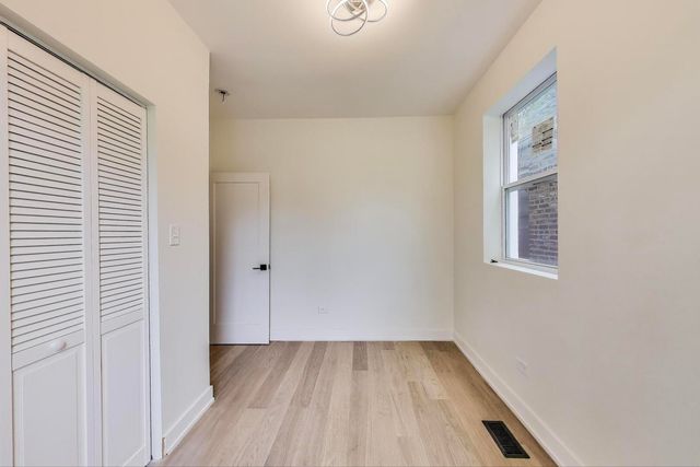 7716 S Rhodes Avenue, Chicago, IL 60619