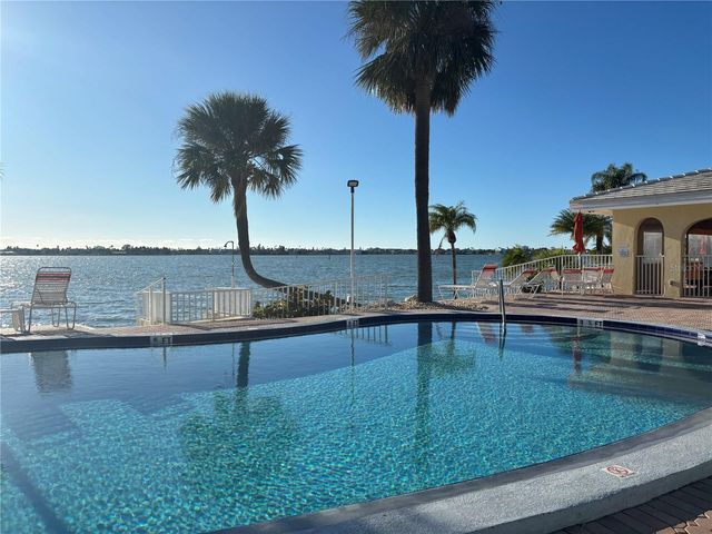4725 COVE CIRCLE 405, St Petersburg, FL 33708