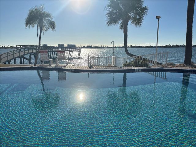 4725 COVE CIRCLE 405, St Petersburg, FL 33708