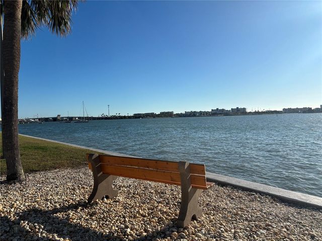 4725 COVE CIRCLE 405, St Petersburg, FL 33708