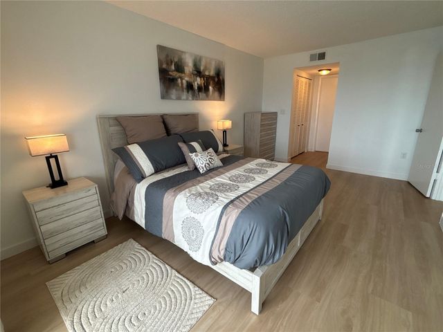4725 COVE CIRCLE 405, St Petersburg, FL 33708