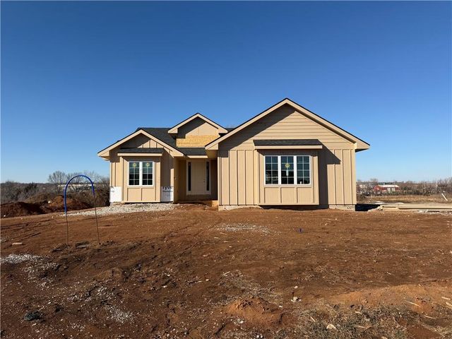 20804 Emerald Street, Spring Hill, KS 66083