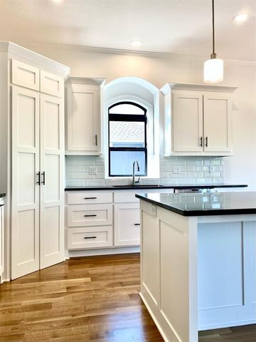 20804 Emerald Street, Spring Hill, KS 66083