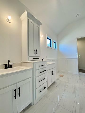 20804 Emerald Street, Spring Hill, KS 66083