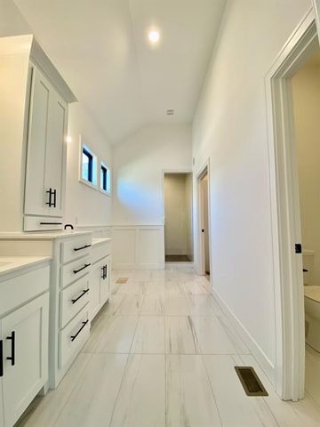 20804 Emerald Street, Spring Hill, KS 66083