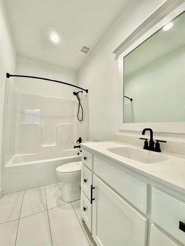 20804 Emerald Street, Spring Hill, KS 66083