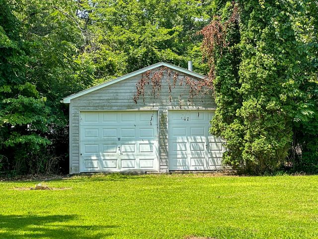 1385 Waterfront Dr, Dandridge, TN 37725