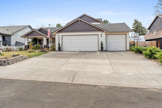 858 NW Poplar Place, Redmond, OR 97756