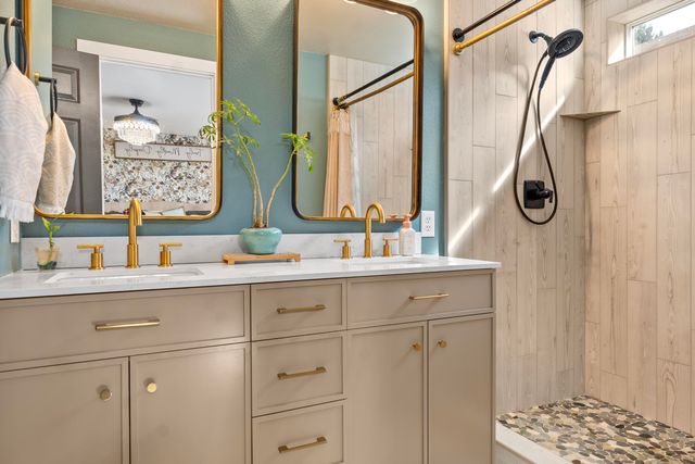 858 NW Poplar Place, Redmond, OR 97756