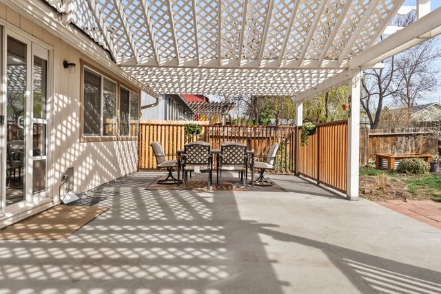 858 NW Poplar Place, Redmond, OR 97756