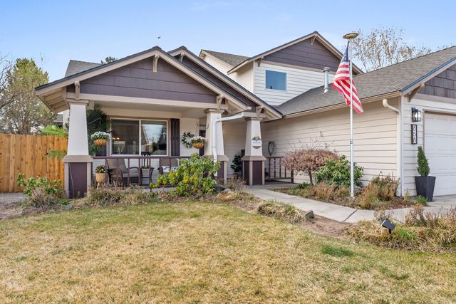 858 NW Poplar Place, Redmond, OR 97756