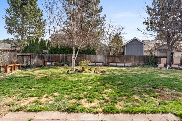 858 NW Poplar Place, Redmond, OR 97756